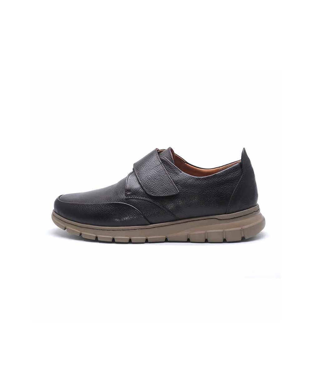 des chaussures marrons